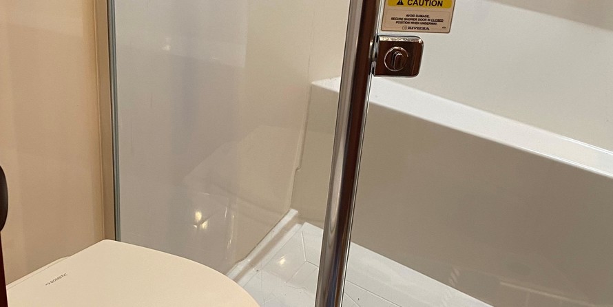 Riviera 4400 Sport Yacht