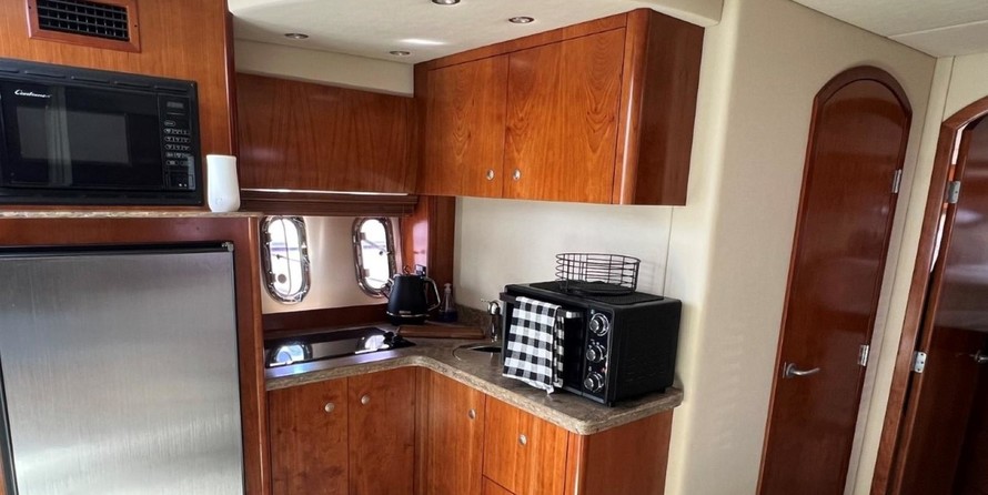 Cruisers Yachts 390 Sports Coupe