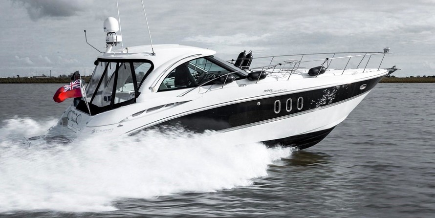 Cruisers Yachts 390 Sports Coupe