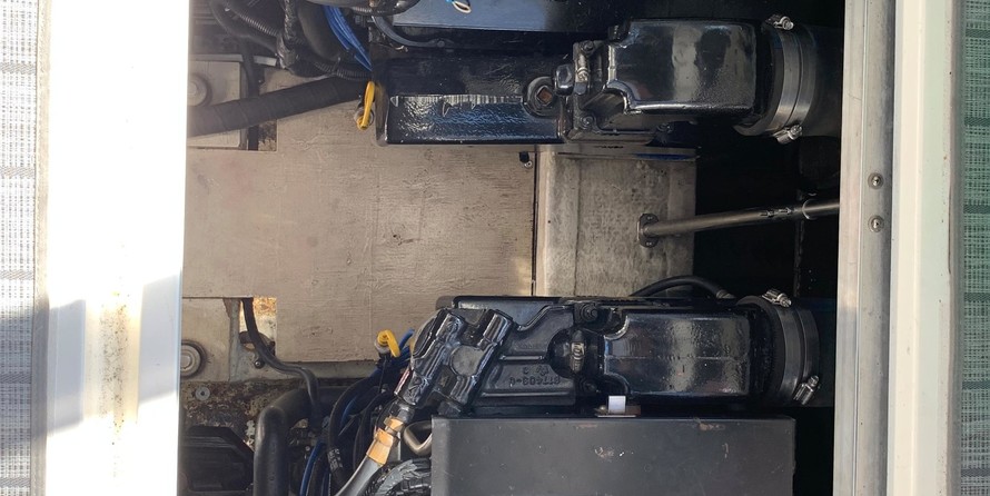 Cruisers yachts 3375 express