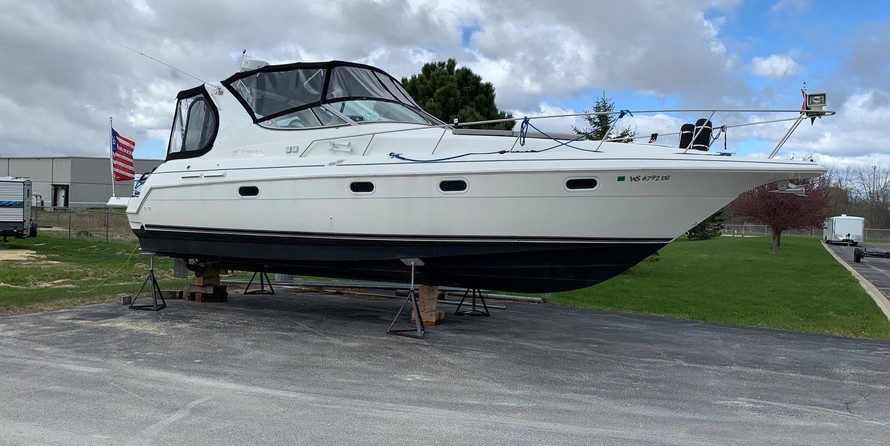 Cruisers yachts 3375 express