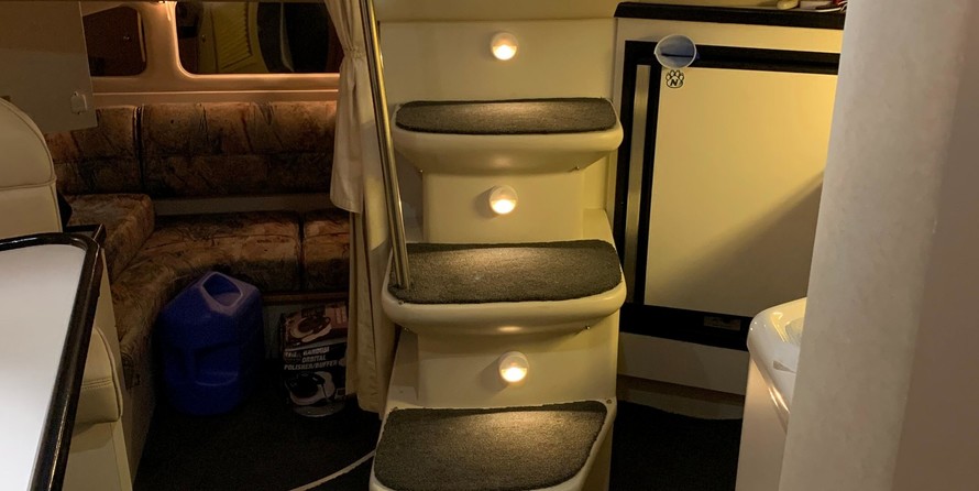 Cruisers yachts 3375 express