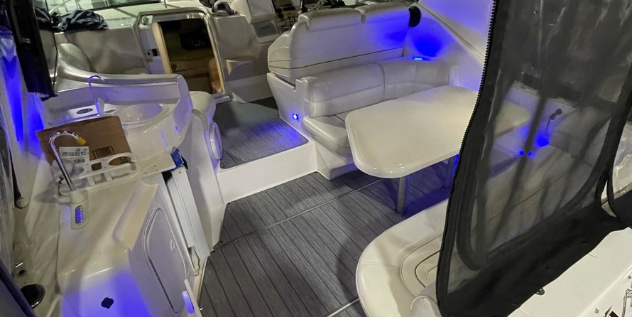 Cruisers yachts 3375 express