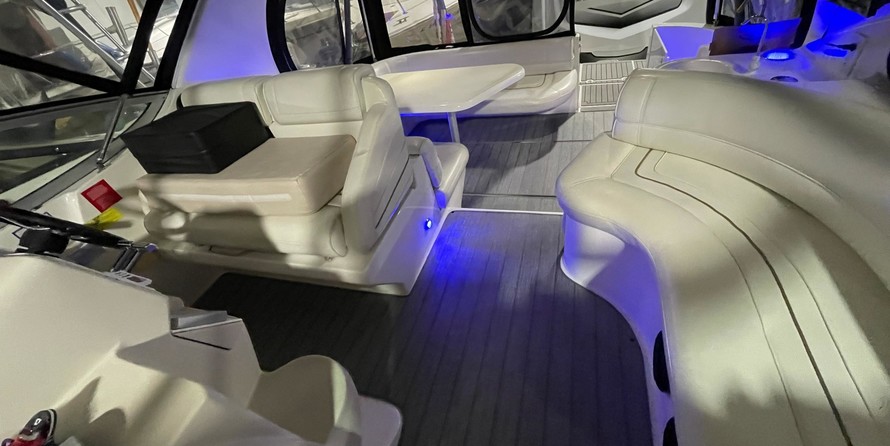 Cruisers yachts 3375 express