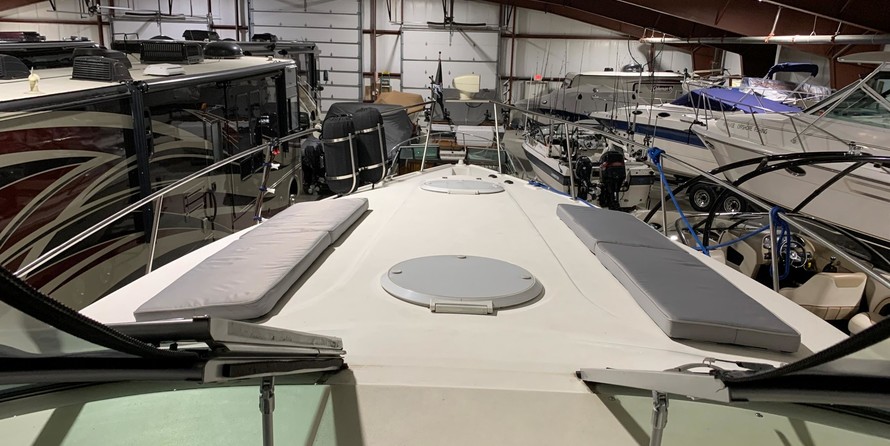 Cruisers yachts 3375 express