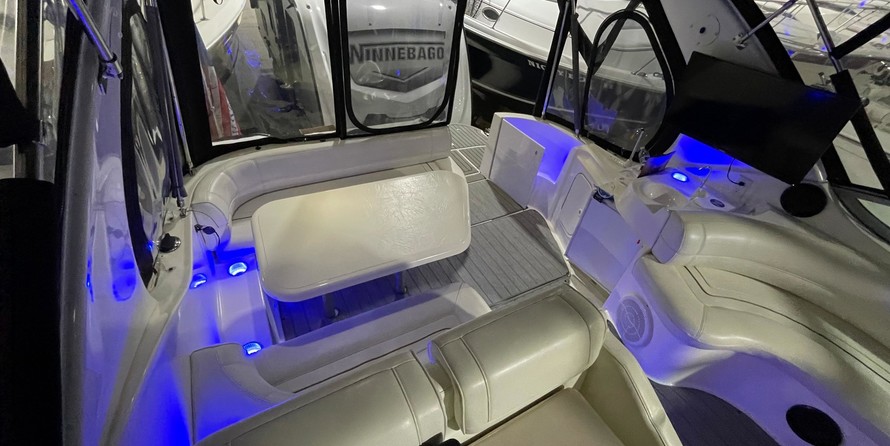 Cruisers yachts 3375 express