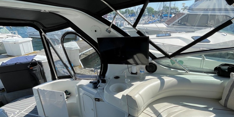 Cruisers yachts 3375 express