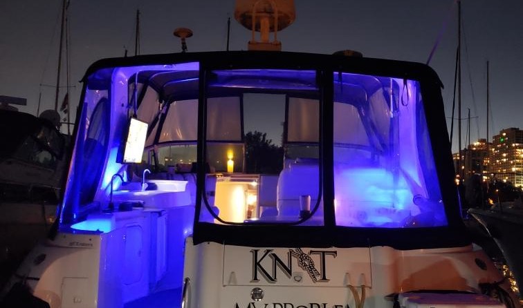 Cruisers yachts 3375 express