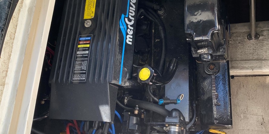 Cruisers yachts 3375 express