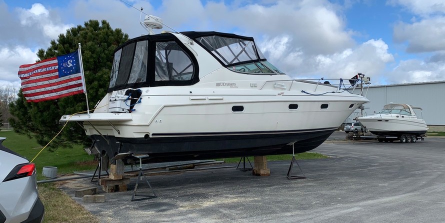 Cruisers yachts 3375 express