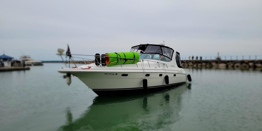 Cruisers yachts 3375 express