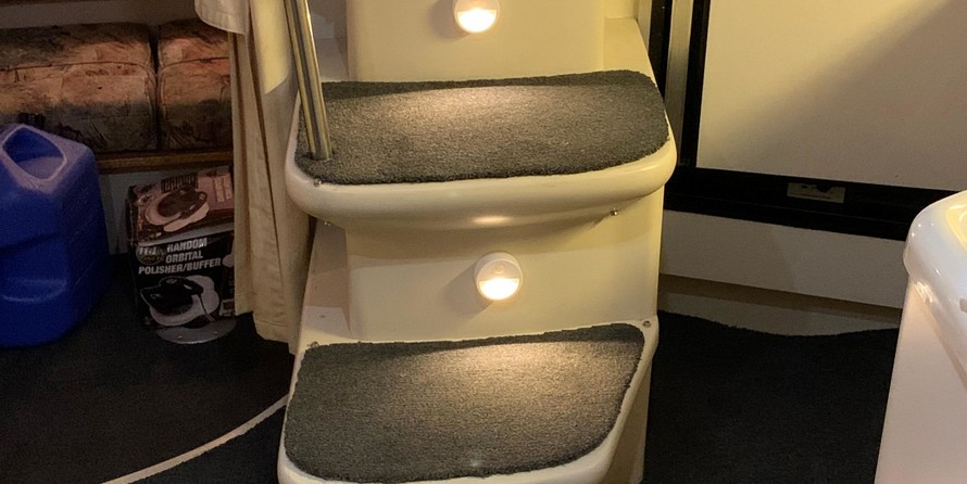 Cruisers yachts 3375 express