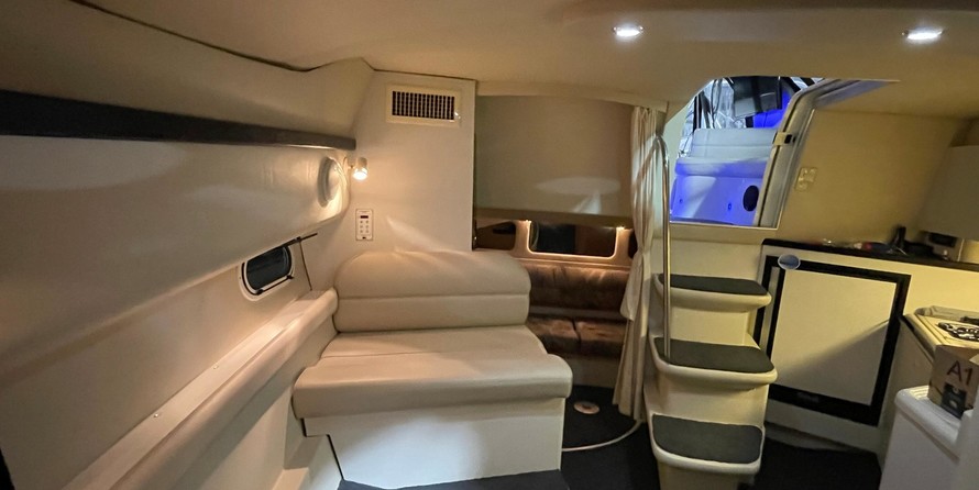 Cruisers yachts 3375 express