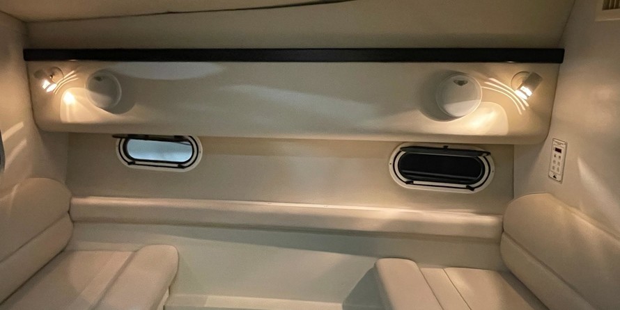 Cruisers yachts 3375 express