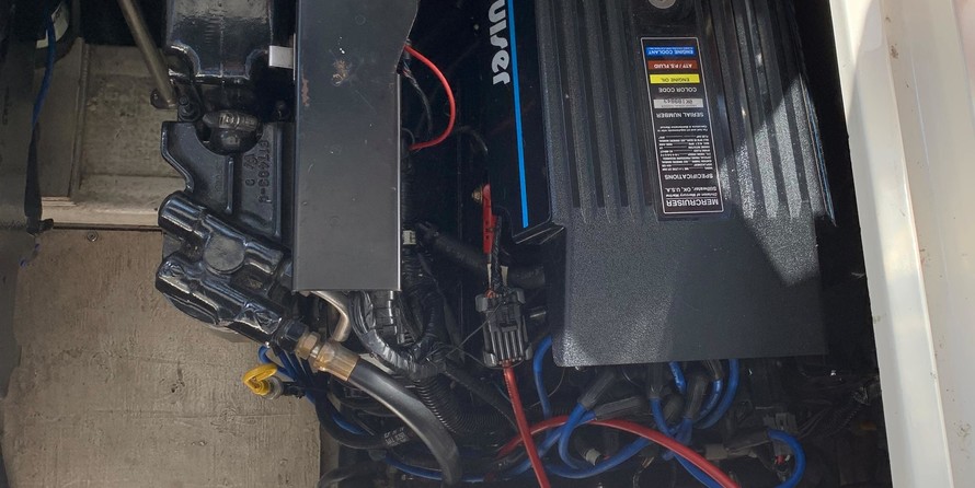 Cruisers yachts 3375 express