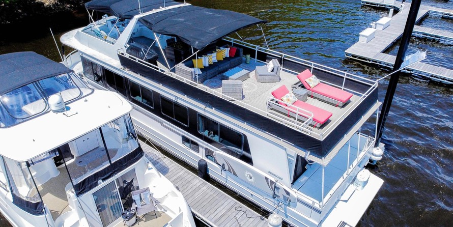 Outer Reef 580 Motoryacht