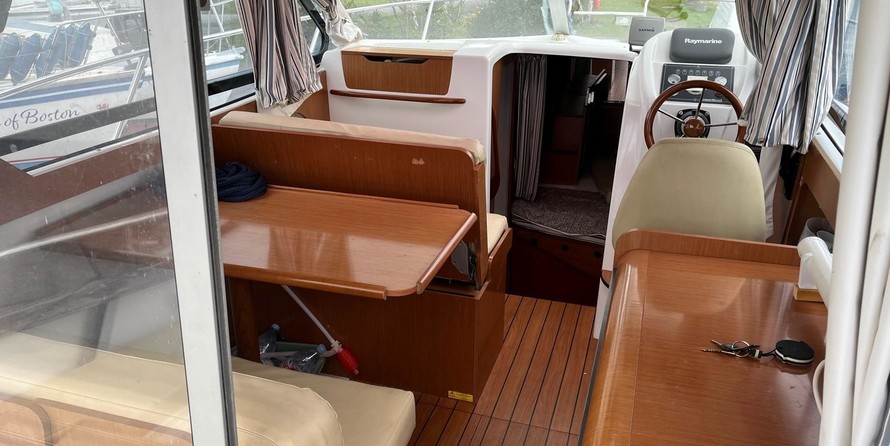 Beneteau Antares 8