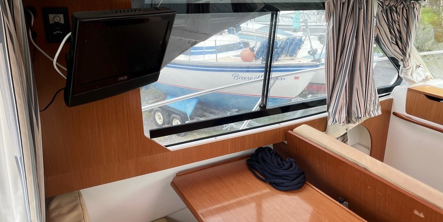 Beneteau Antares 8
