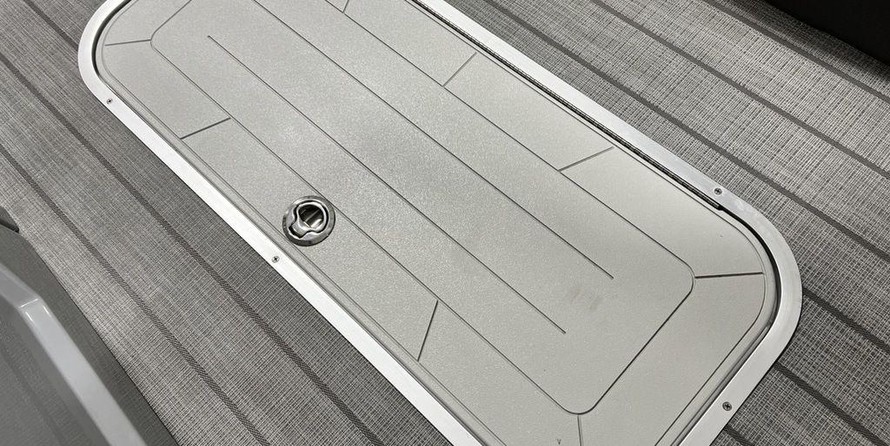 Hinckley Center Console 29