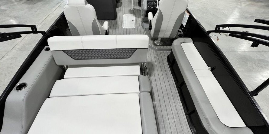 Hinckley Center Console 29