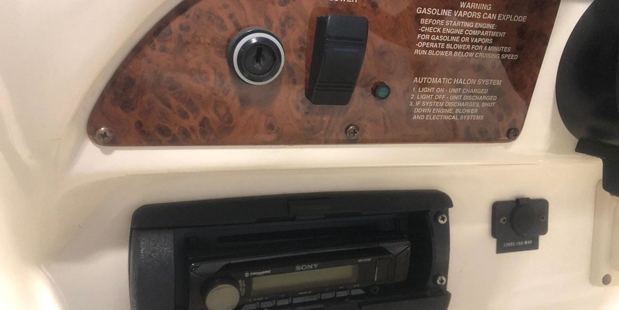 Sea ray 260 bow rider select