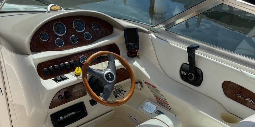 Sea ray 260 bow rider select