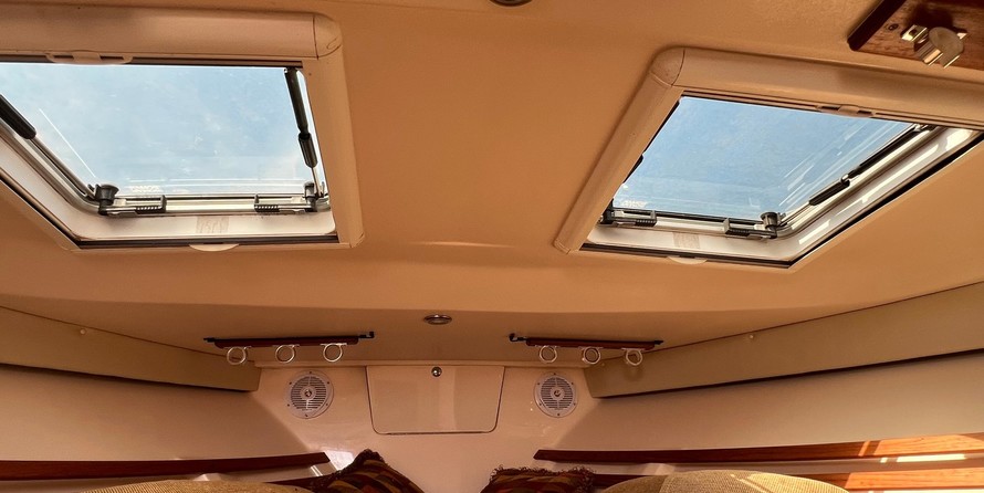 Grady-White Express 330