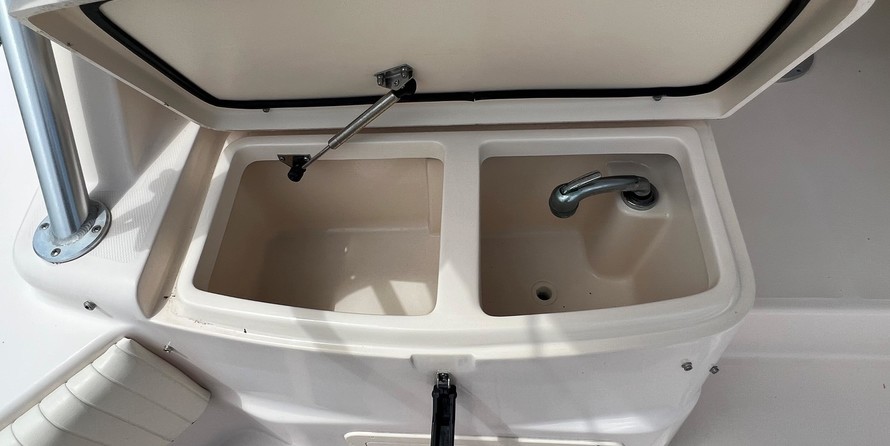 Grady-White Express 330