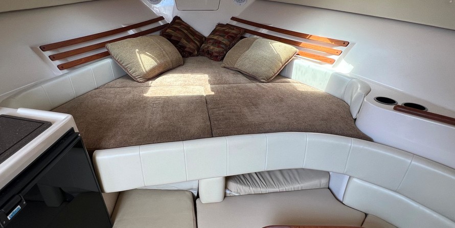 Grady-White Express 330