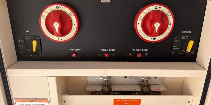 Grady-White Express 330