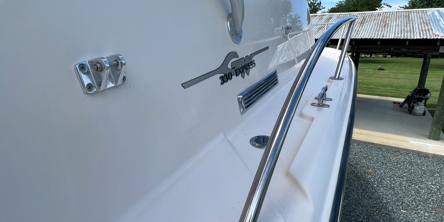 Grady-White Express 330