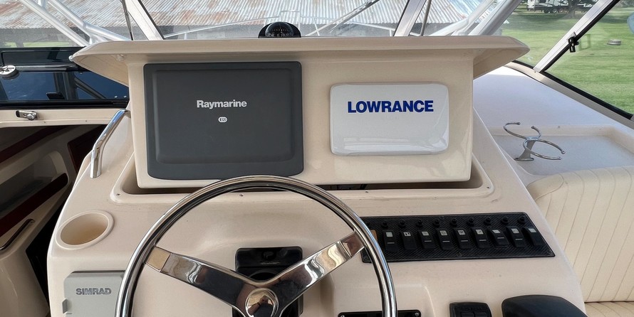 Grady-White Express 330