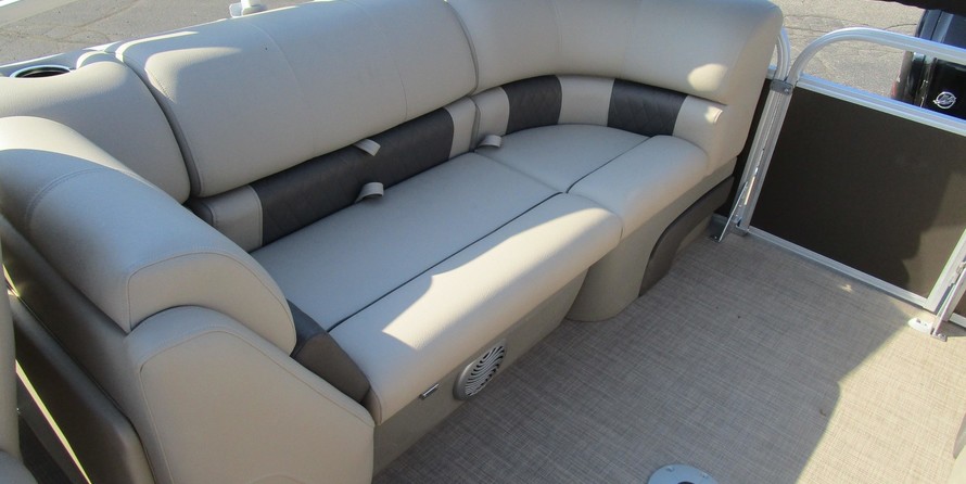 Sun Tracker Party Barge 22 DLX