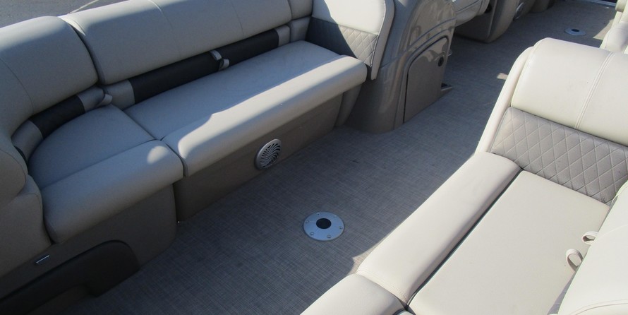 Sun Tracker Party Barge 22 DLX