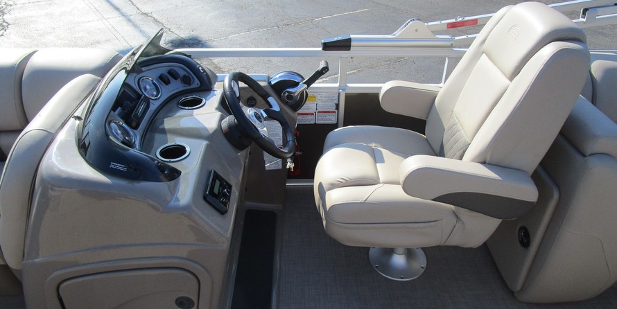 Sun Tracker Party Barge 22 DLX