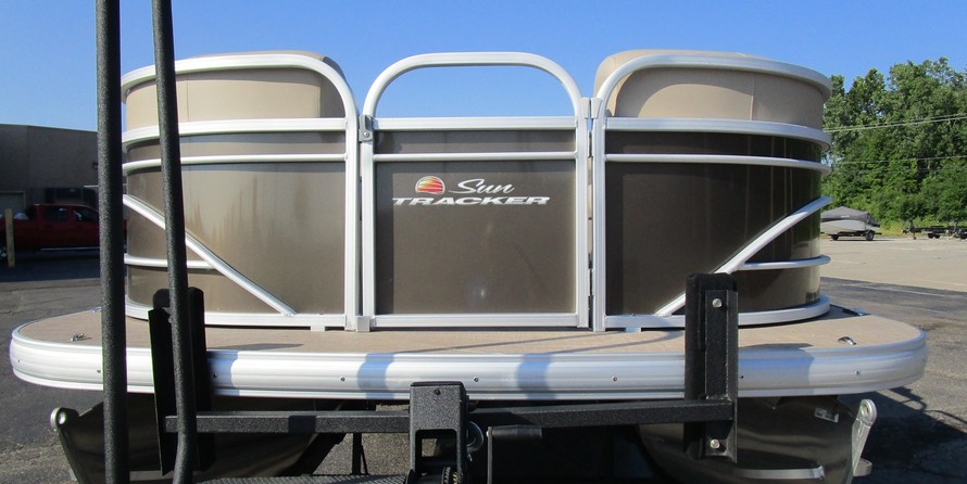 Sun Tracker Party Barge 22 DLX
