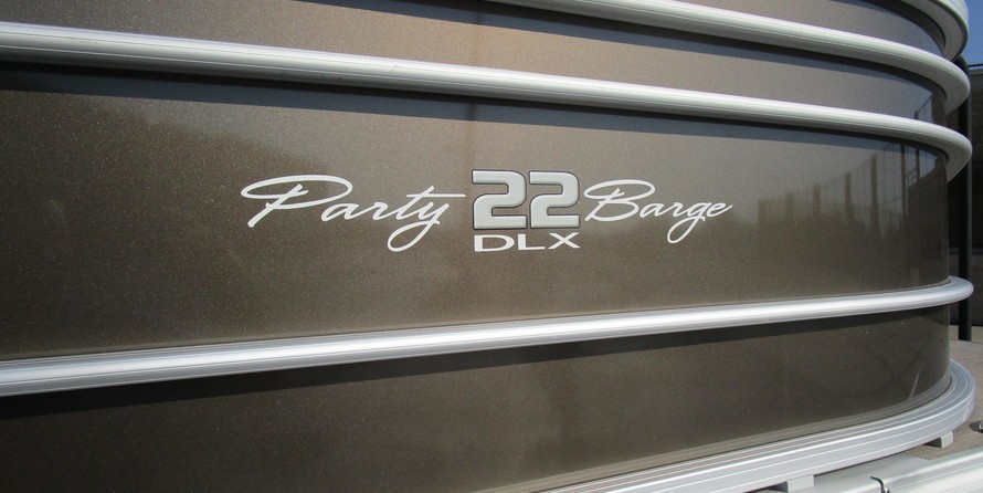 Sun Tracker Party Barge 22 DLX