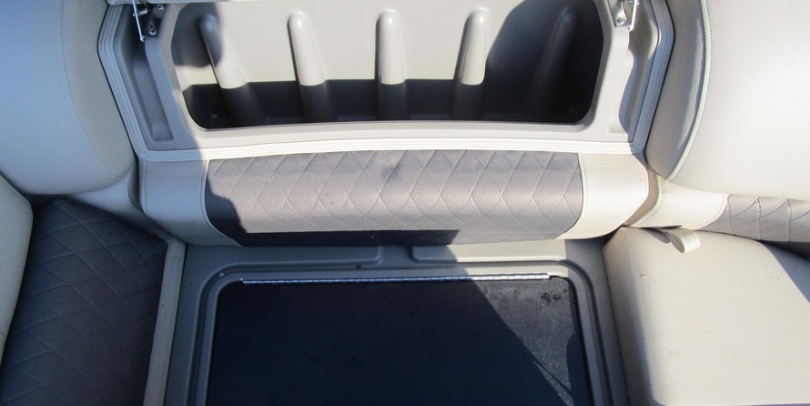 Sun Tracker Party Barge 22 DLX