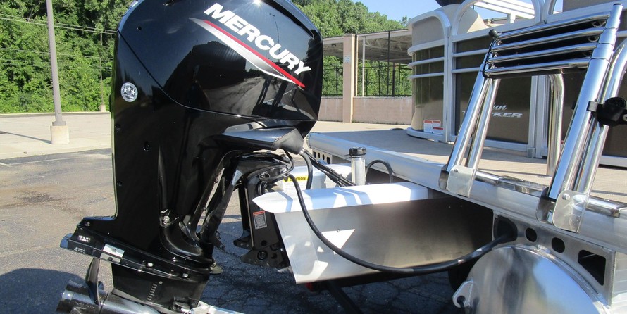 Sun Tracker Party Barge 22 DLX