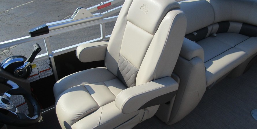 Sun Tracker Party Barge 22 DLX