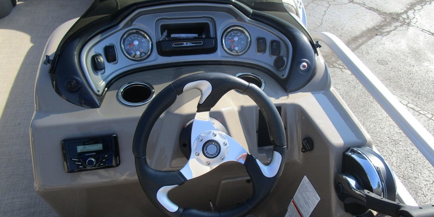 Sun Tracker Party Barge 22 DLX