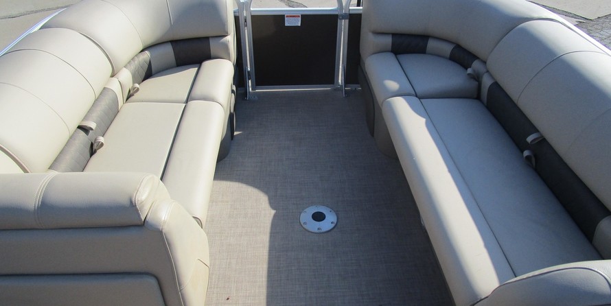 Sun Tracker Party Barge 22 DLX