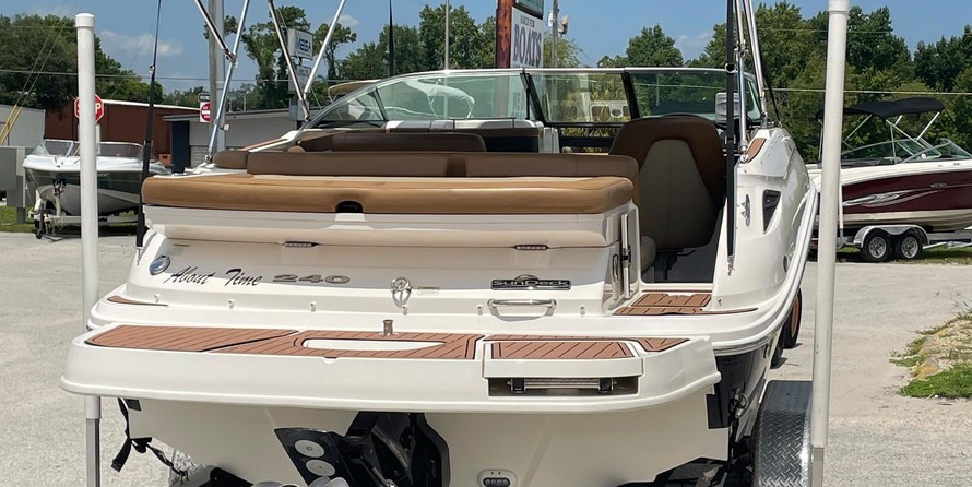 Sea Ray 240 Sundeck