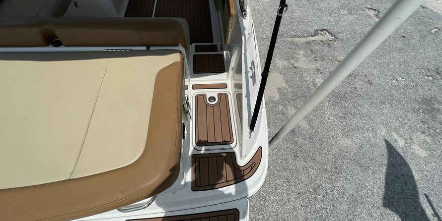 Sea Ray 240 Sundeck