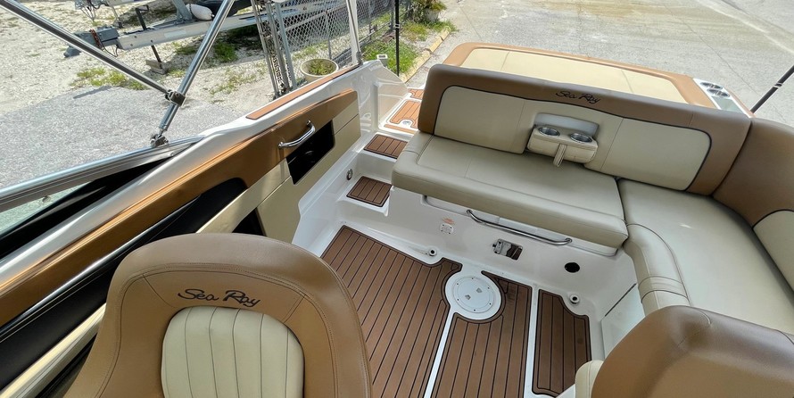 Sea Ray 240 Sundeck
