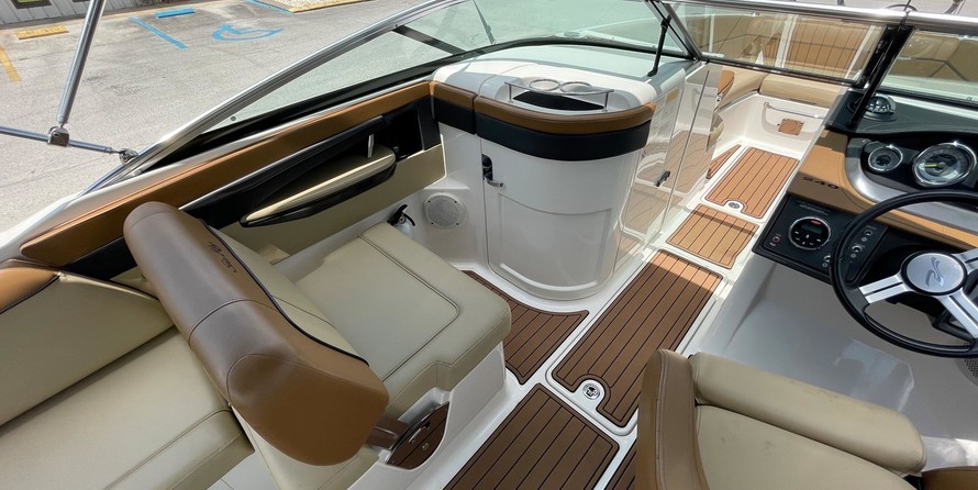 Sea Ray 240 Sundeck