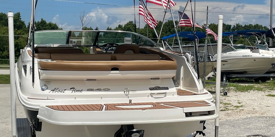 Sea Ray 240 Sundeck