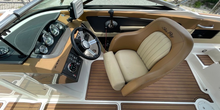 Sea Ray 240 Sundeck