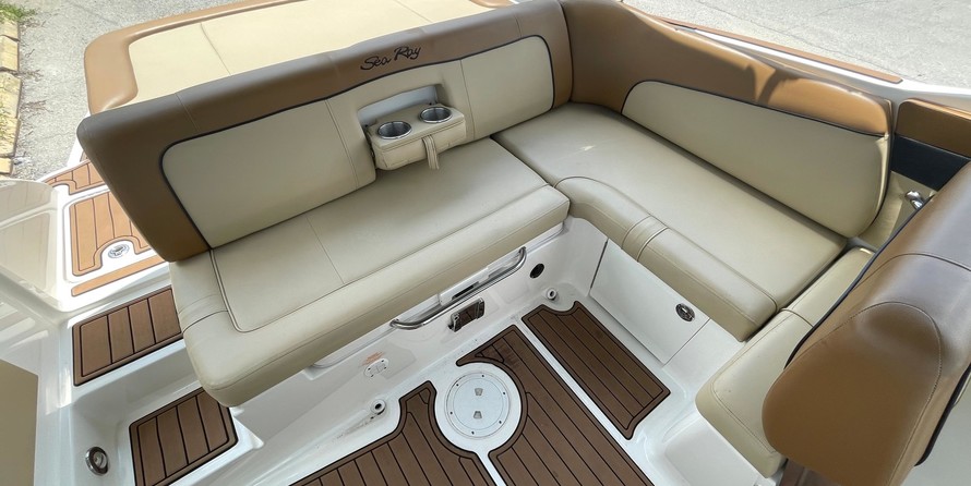 Sea Ray 240 Sundeck