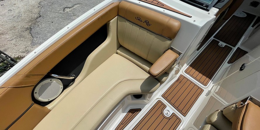 Sea Ray 240 Sundeck